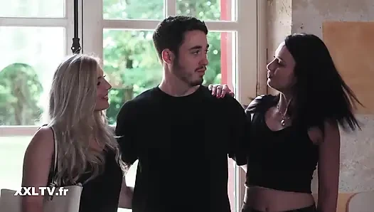 Сексуальный французский тройничок с Chloe Duval и Alice Drake