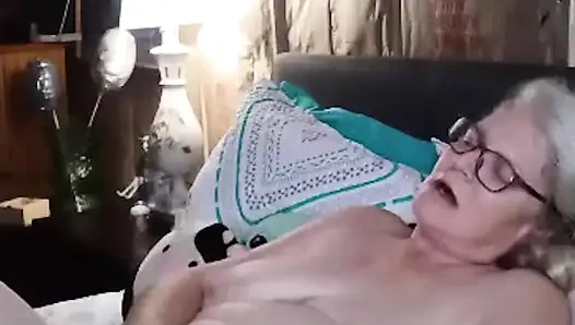 Seksi iri güzel kadın çıplak yoga yapıyor ve sonra boşalıyor!