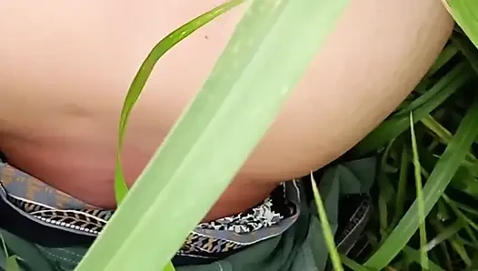 Khet mein badi bhabhi brother-in-law ji I want to suck your cock Kasu bhabhi drink the water of my lode no one in the field