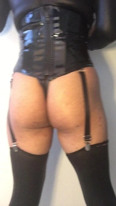 Bubble butt bondage