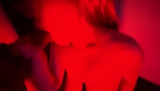 Kızıl Saçlı Partide Dans Eden Gece Kulübü'nün Banyosu'nda Benimle Sona Eriyor