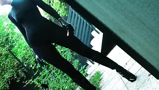 Öpüşmeye itiliyor (bölüm 4)