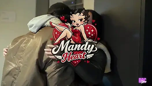 Немецкая Stunner Mandy Heart наслаждается большим черным членом