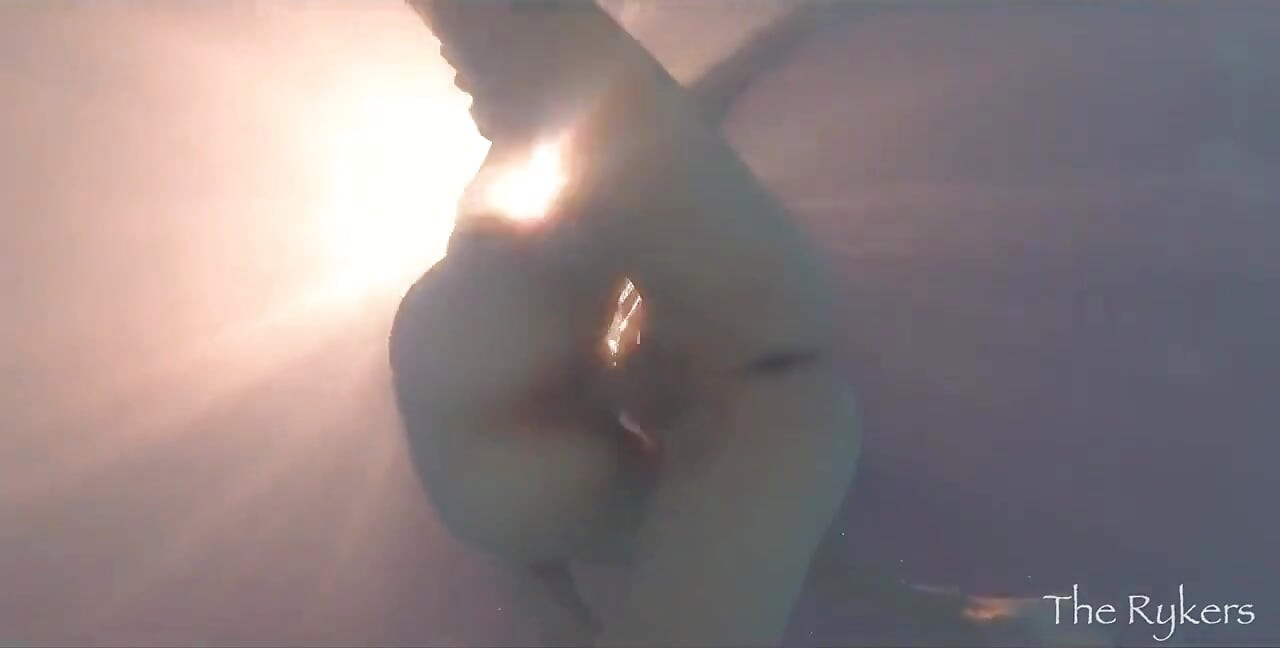 Quente casal na piscina - os vizinhos adoram quando fazemos um show!