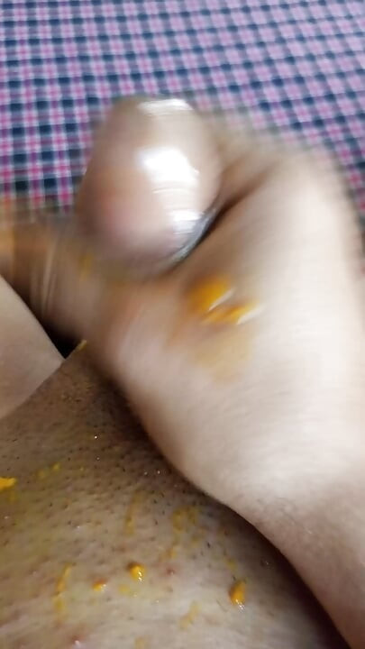 Mango 🥭 ka juice nikal kr apne land ka massage Kiya