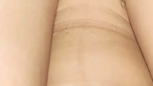 Младшая сводная сестра всегда флиртует