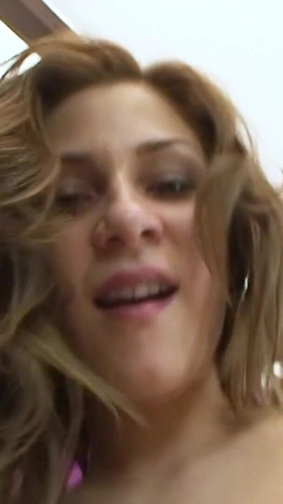 Thrilling moment from "Sexo caseiro com uma linda menina de 19 aninhos"