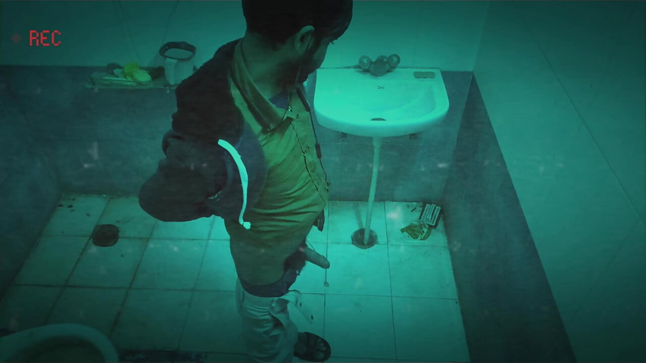 อยู่คนเดียวในห้องน้ํา