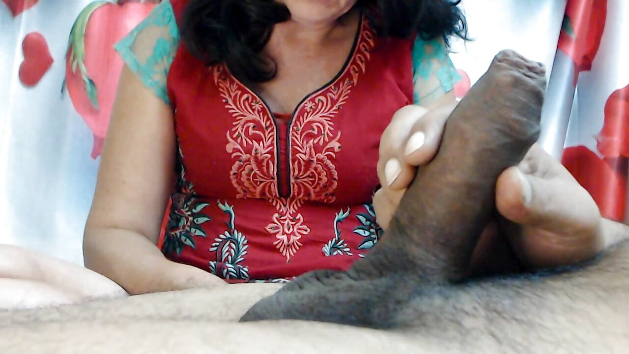 Horny MILF handjob amateur couple