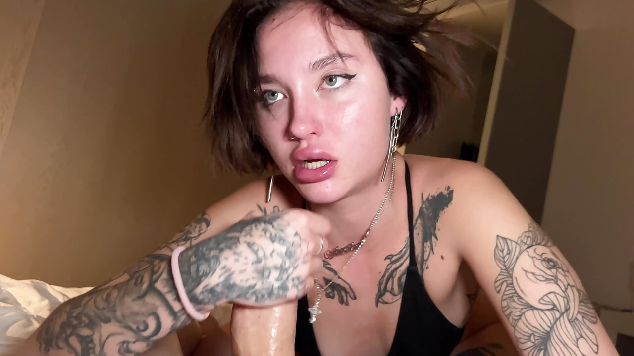 第 1 部分。多次高潮！不停地噴水！真正的自製！POV和巨大的面部4K HD