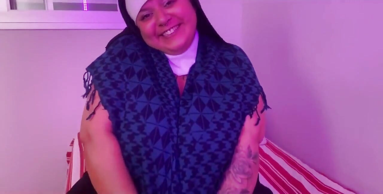Stygg nunna kommer under sitt gömställe - Mary Jhuana