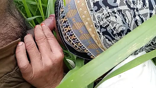 In the millet field, my elder sister-in-law sucked the cock and ass Mari opened the field of millet and killed my sister-in-law's ass