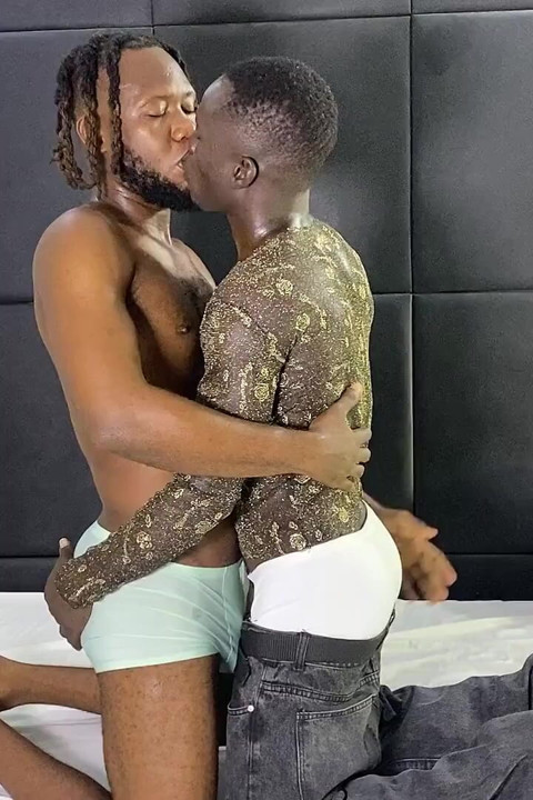 Büyük Zenci Seksi Kalçayı Eğitiyor