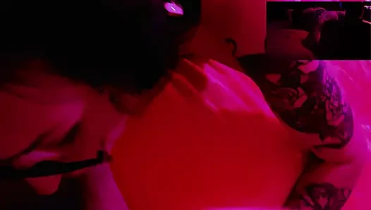 Я позволил моей жене Succubus пососать мою душу и заставить эту киску кончить