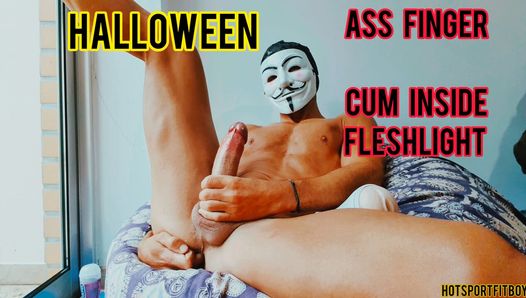 Halloween - cara misterioso com pau grande fodendo um fleshlight - dedo no cu