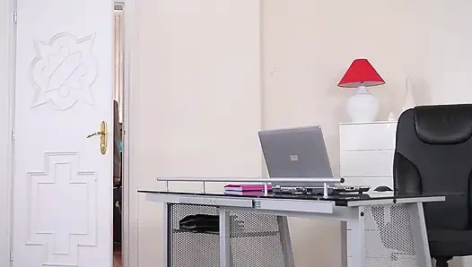 Lesbian semok lagi asik fingering memeknya dengan lingerie seksi