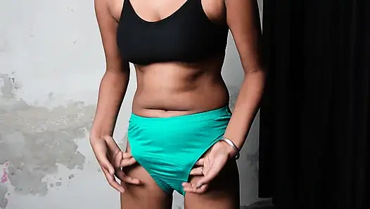 Desi güzel bir ev hanımı iki adamla sikişiyor, emiyor