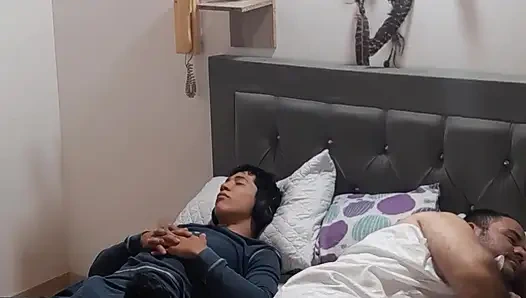 Erkek arkadaşımın arkadaşını sikiyorum ve ondan bana nüfuz etmesini istiyorum