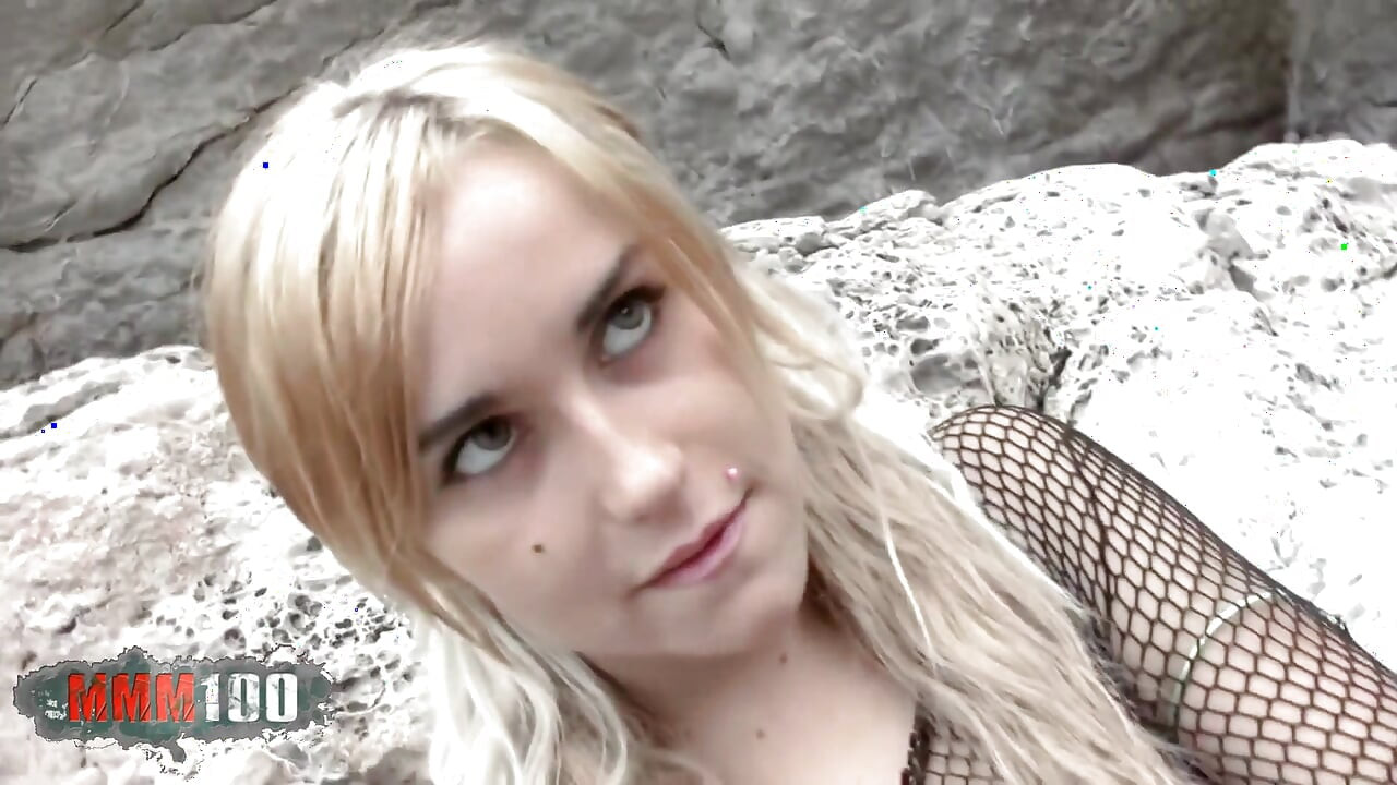 Kneppe på stranden med den sublime unge spanske debutant Layla Black
