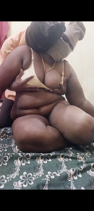 Tamil tia faz sexo com vizinho garoto