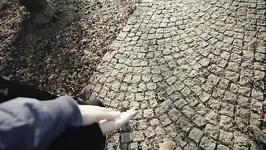 Risky Public Fuck on the Walk with Random Guy From Tinder