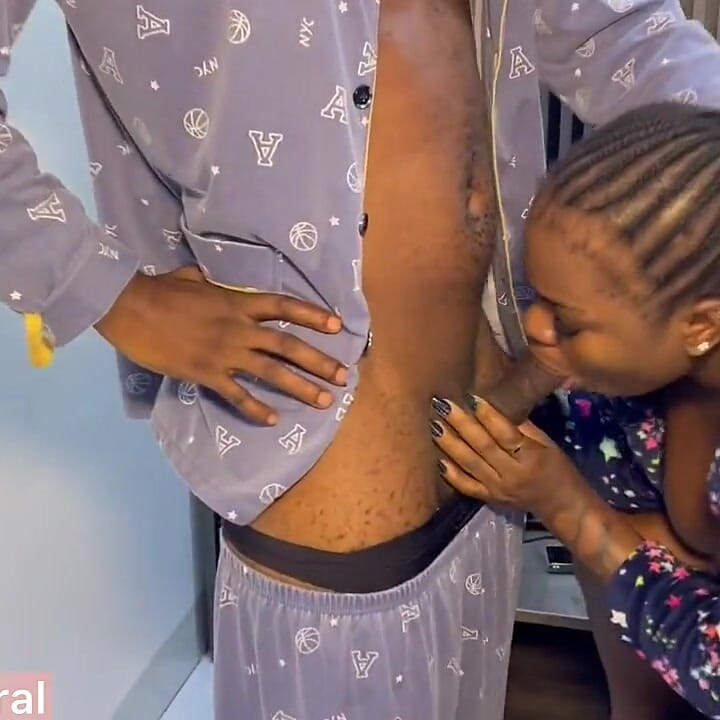 너무 발정났기 때문에 친구의 절친에게 전화를 걸어 나를 따먹었어 그리고 그의 자지를 모두 질싸했어