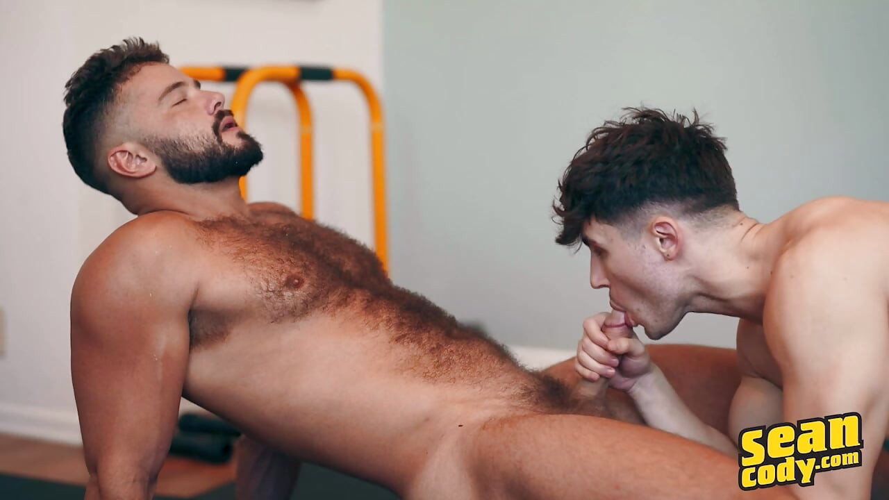 SEAN CODY - Hayden rasteže Michaela u teretani i žestoko ga jebe tijekom vrućeg treninga