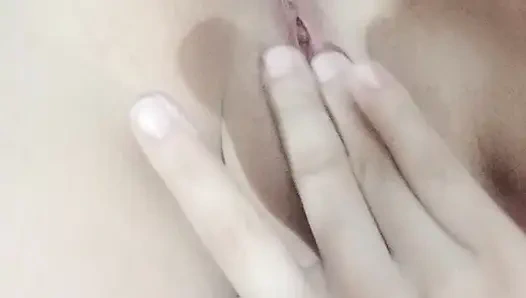 Menjelajahi kesenanganku dalam pose yang berbeda