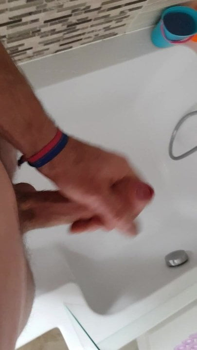 Quick wank in the shower