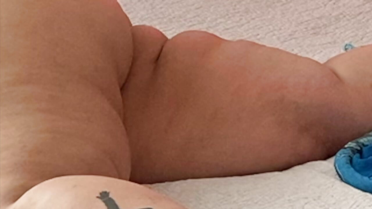 Married Wife loves hard dick down her ass hole in the morning.