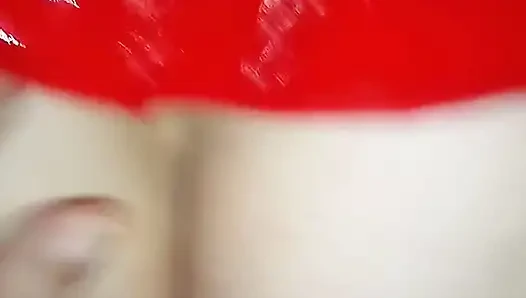 Женуха в красном