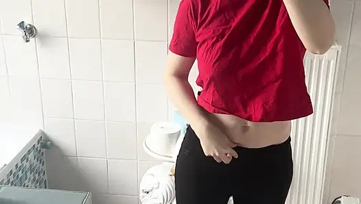 Пописал в ванне