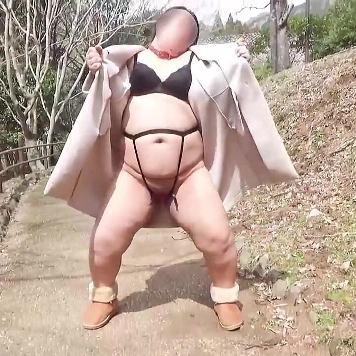 Kadınlar için m uzaktan kumanda vibe'sı yerleştirin ve bir pozlama yakasını bağlayın