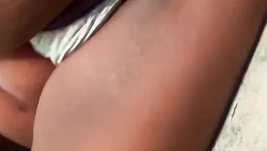 Üvey babasına gönderildi çünkü annesine sadık kalmaya çalışıyor