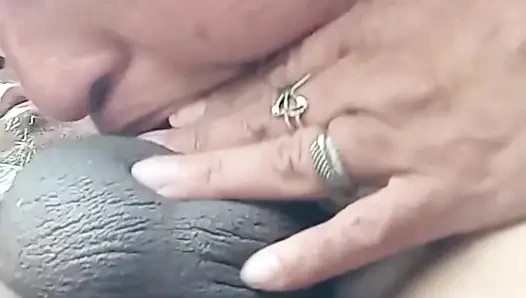 XRAQUELX латина с глубокой глоткой крупным планом