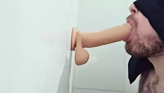 8 inçlik dildo gırtlağına kadar alıyor