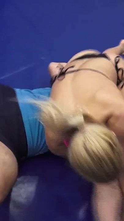 Nikky Thorne Uses Her Wrestling Skills to Punish Her Slave with Facesitting