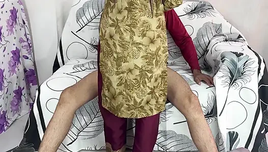 Janda sange ini menelepon penyewanya