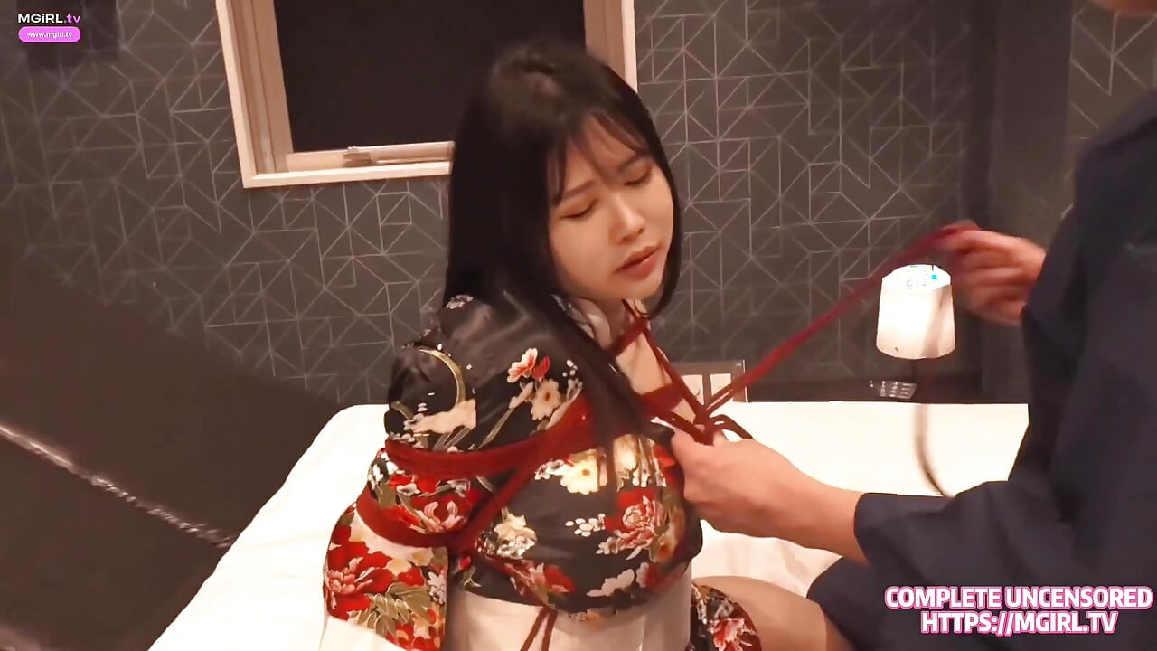 Rondborstige jav-ster Mion Hazuki bondagetraining