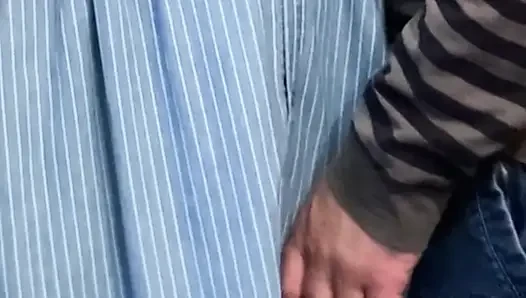 Elbisemin altında sapık parmaklar amımı parmaklıyor