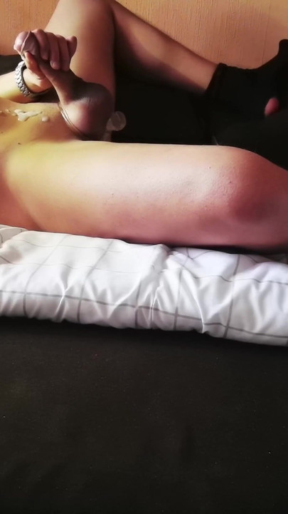 Momento chiave da "Loud geming orgasm - l'anello sul cazzo ha fatto squirtare il mio grosso cazzo non circonciso come matto"