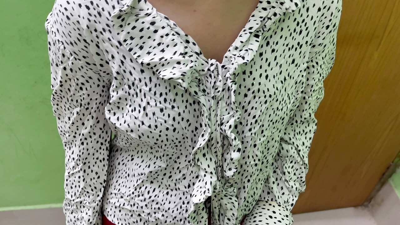 Moje sexy nevlastní bratroška vypadá velmi sexy a dnes s ní chci šukat
