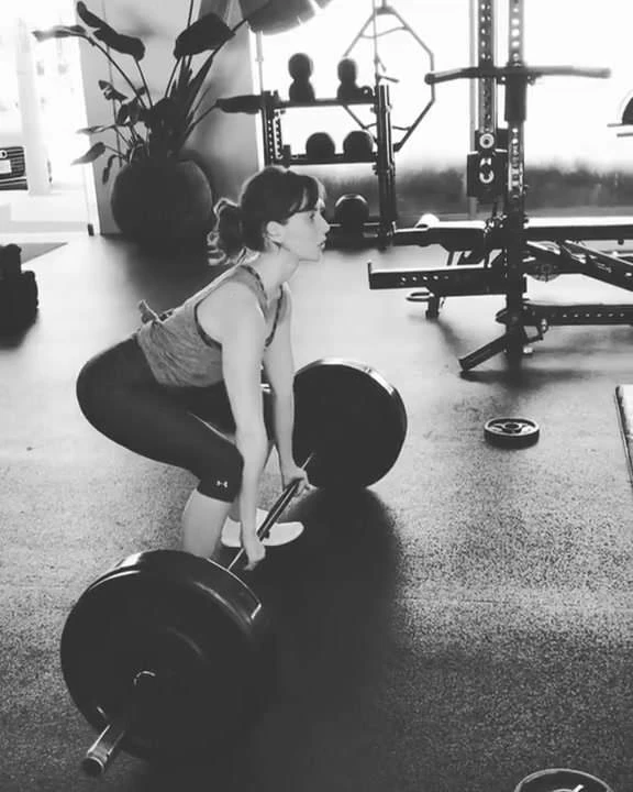 Alison Brie was deadlifting 165 pounds