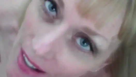 Melanie'nin amcığı sert kullanılıyor