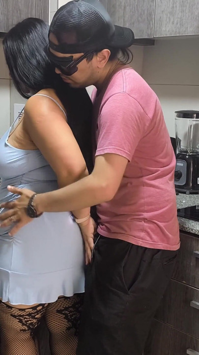 Gordinha milf madrasta fode cozinha - vídeo completo para fãs