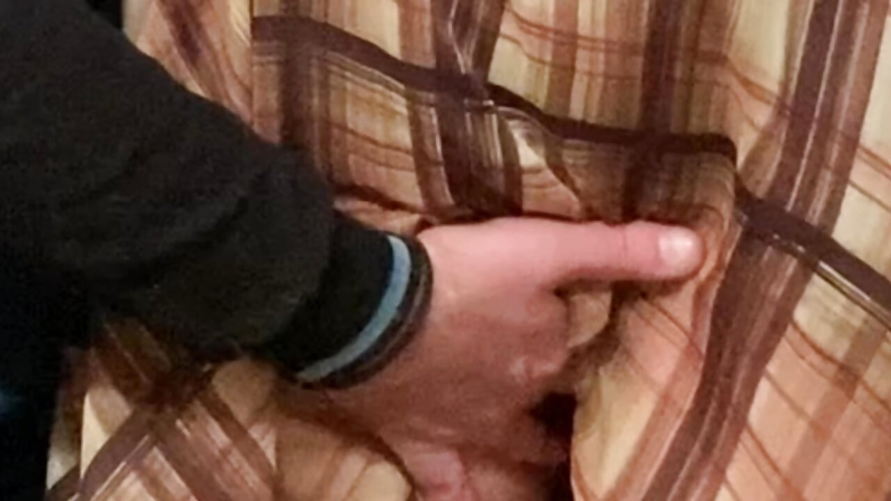 Ciudat pervers a mers prea departe futut cu degetul pizda sexy în metrou