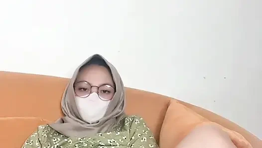 Young young mama shows off her perfect body