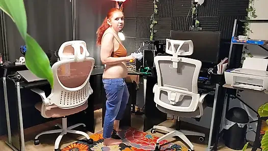 Buttcrack Mengekspos Dusting Home Office