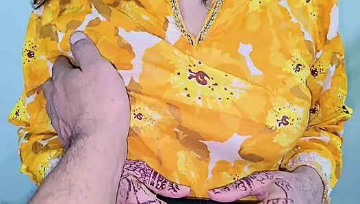 Ngentot pantat bahenol saudara perempuannya yang sange behan ki si gadis kampus ko chod dia