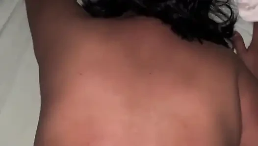 Kız arkadaşımın ne lezzetli bir poposu var